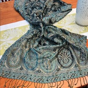 Elegant Paisley Scarf with Fringe